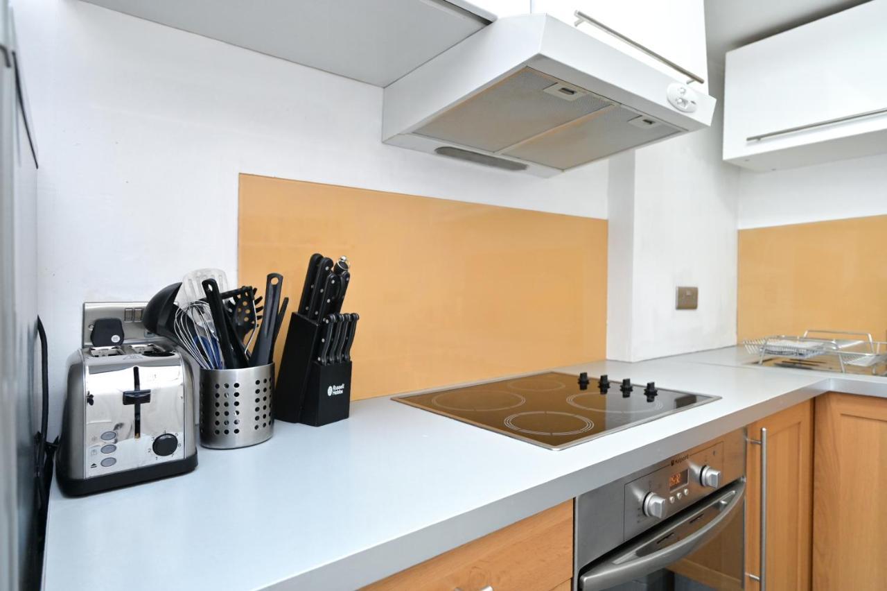 Soho, Piccadilly & Chinatown - Two Bedroom & Two Double Beds Apartment London Exterior photo